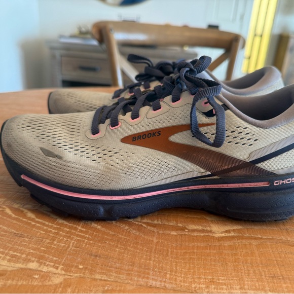 Brooks Ghost 15 women's running shoes in the "Spa Blue / Neo Pink / Copper" - Picture 4 of 8